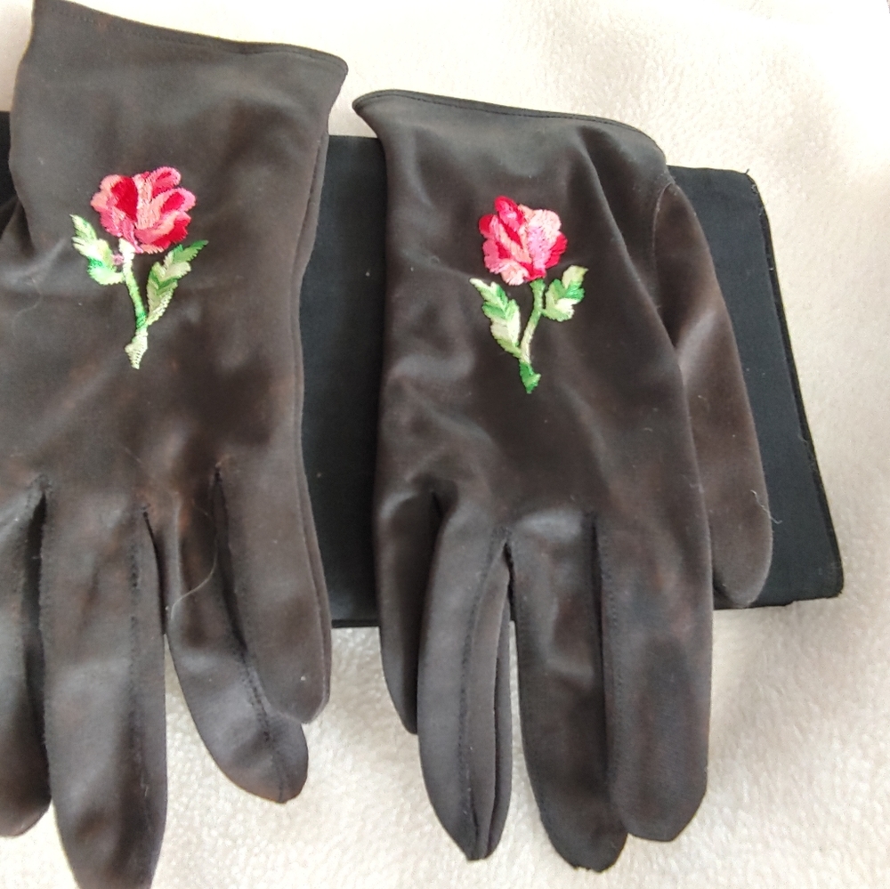 Clutch with matching gloves matching ankle high bo